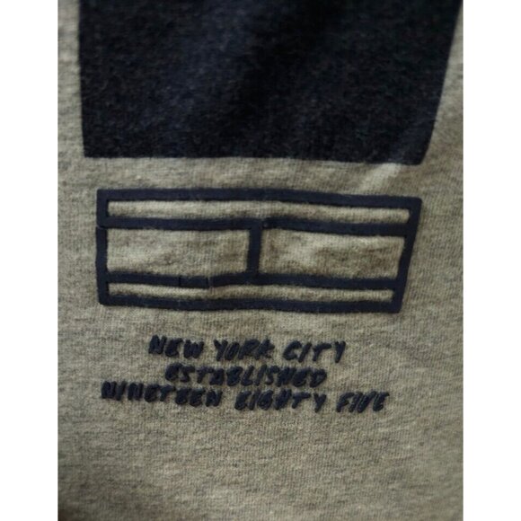 Tommy Hilfiger Denim Painter THD 1985 NYC Gray Red White Blue Medium T-Shirt - Picture 4 of 13